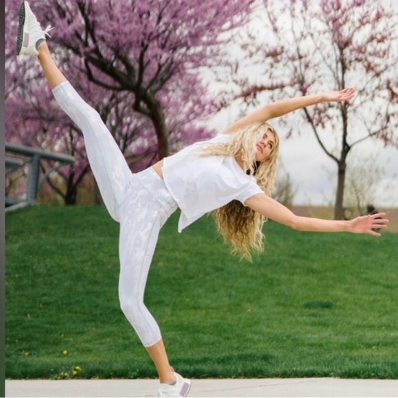 ZYIA Active Metallic Camo Print Leggings - size 4. L - Picture 3 of 7